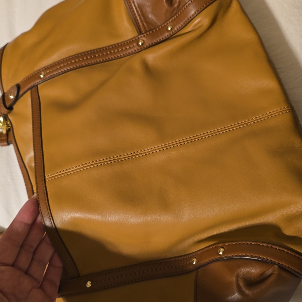 Coach Saddle & Tan Leather Bag with Gold Accents - Picture 4 of 9